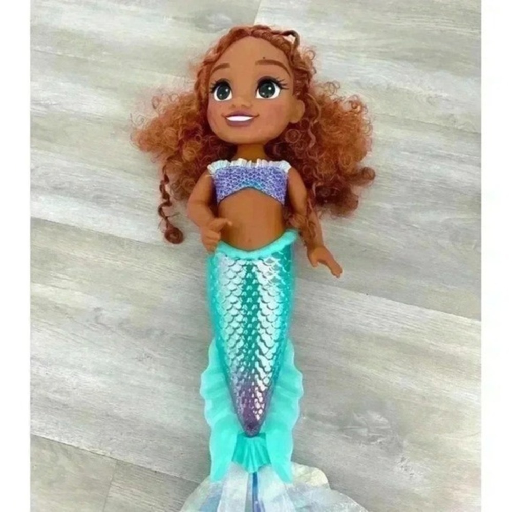 Disney Princess Ariel Toddler Mermaid Doll Lights Up Tail